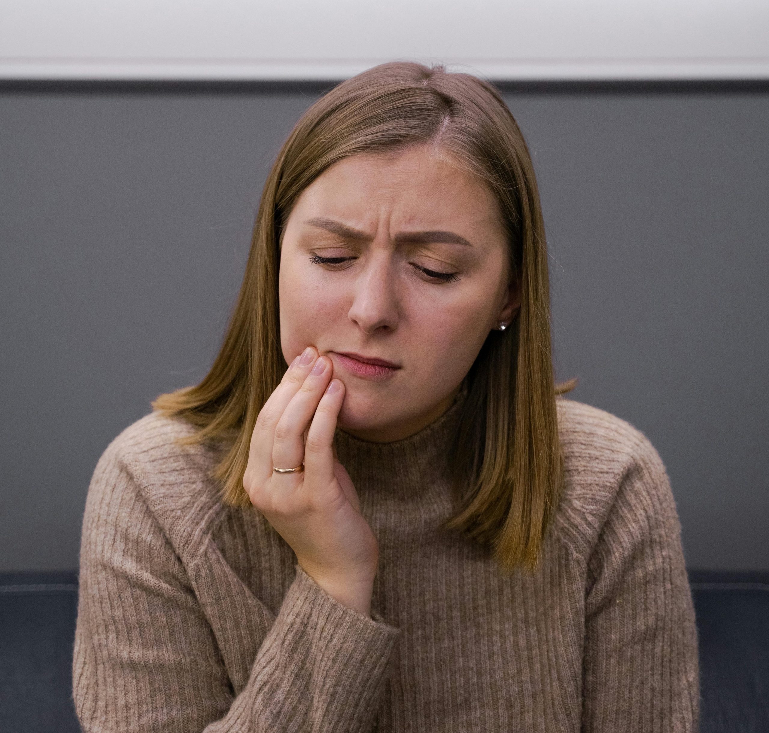 Emergency Dentist in Burnaby: Things To Do While Waiting for Your Appointment