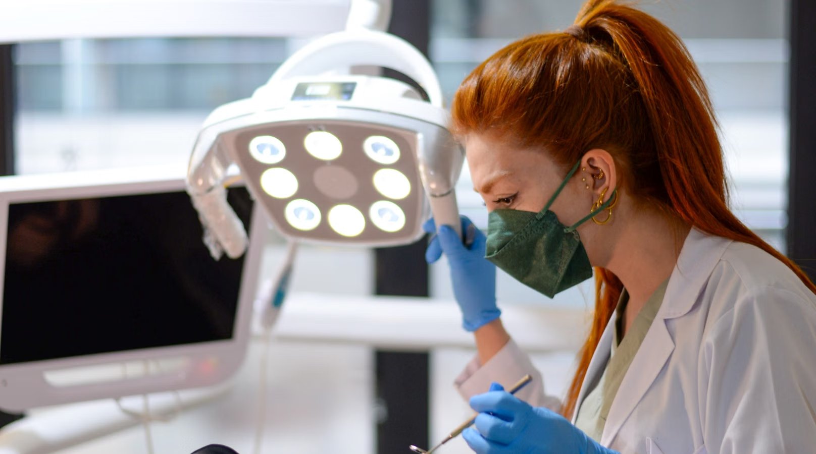 Emergency Dentist in Burnaby: What to Do When It Can’t Wait